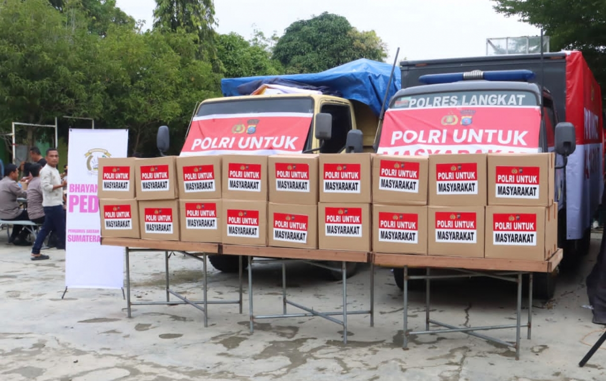 Polres Langkat Salurkan Bantuan Kapolri untuk Warga Terdampak Banjir