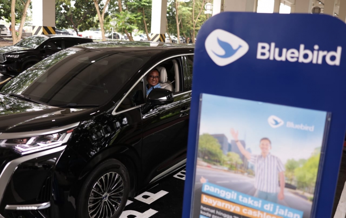 Lebih Nyaman dan Ramah Lingkungan, Taksi Listrik Bluebird Kini Hadir di Kualanamu