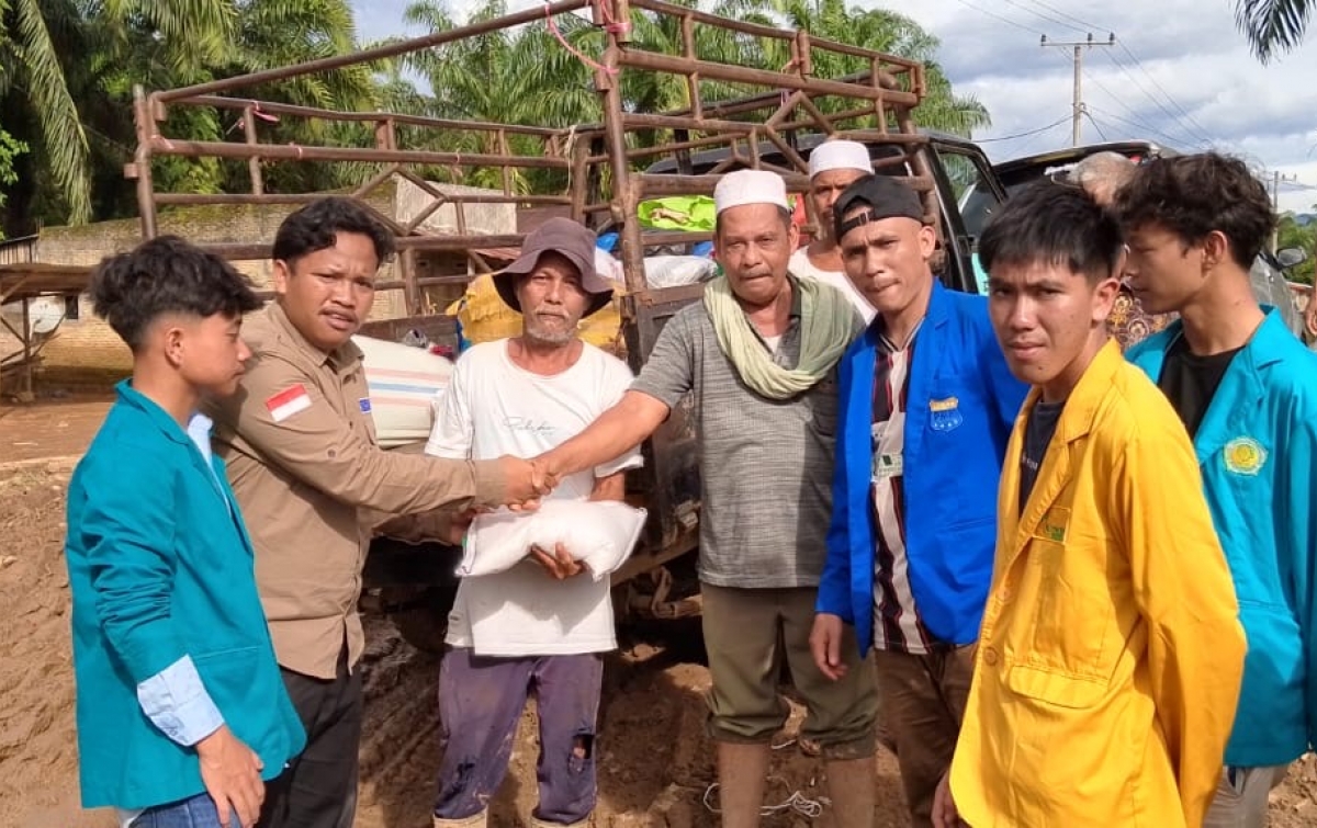 Suara Lirih dari Sibara-bara: ‘Kami Tak Minta Aspal Licin, Hanya Ingin Bisa Melintas’