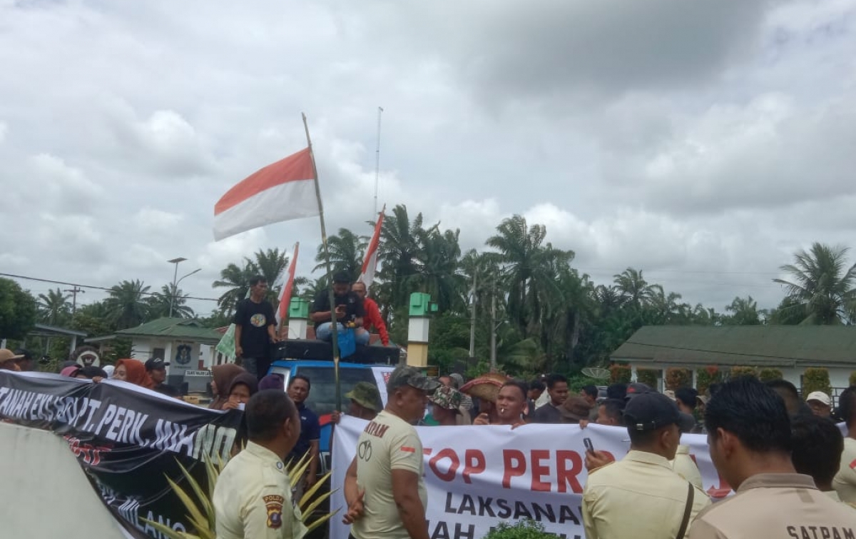 Ratusan Warga Jaya Sentosa Unjuk Rasa di PT Milano