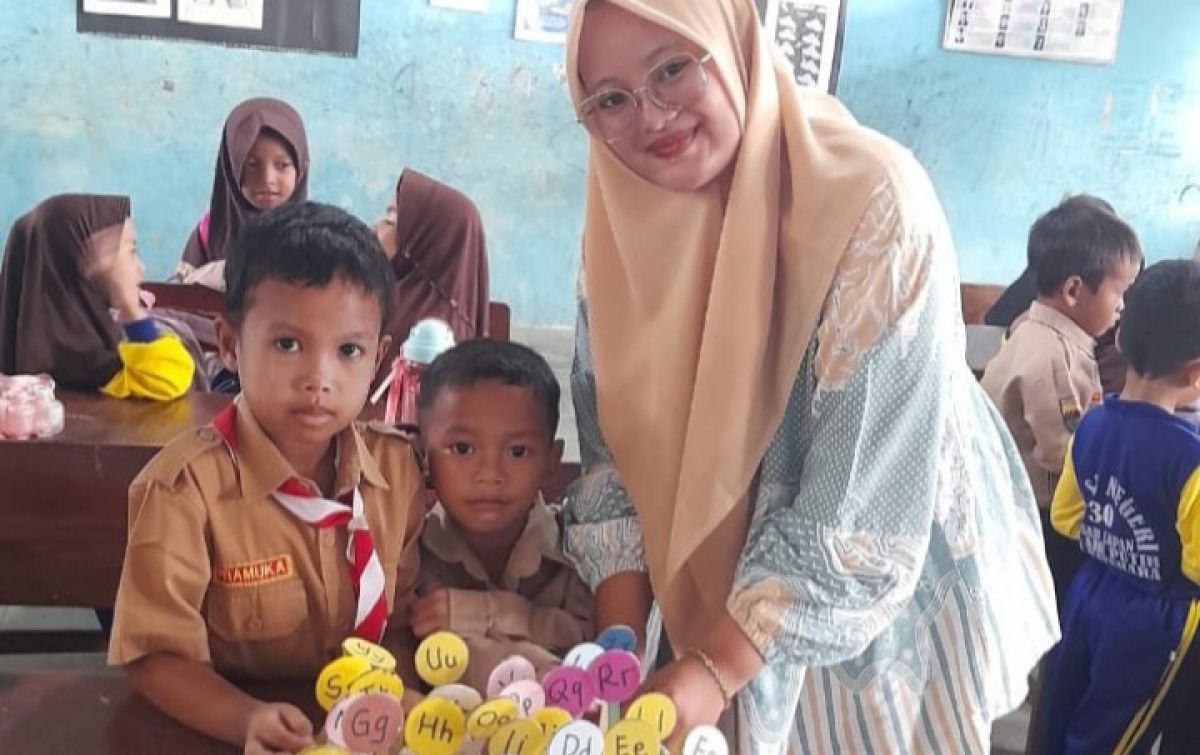 Agus Dianti, Guru Gen Z yang Menghidupkan Kelas Lewat Media Pembelajaran Sederhana