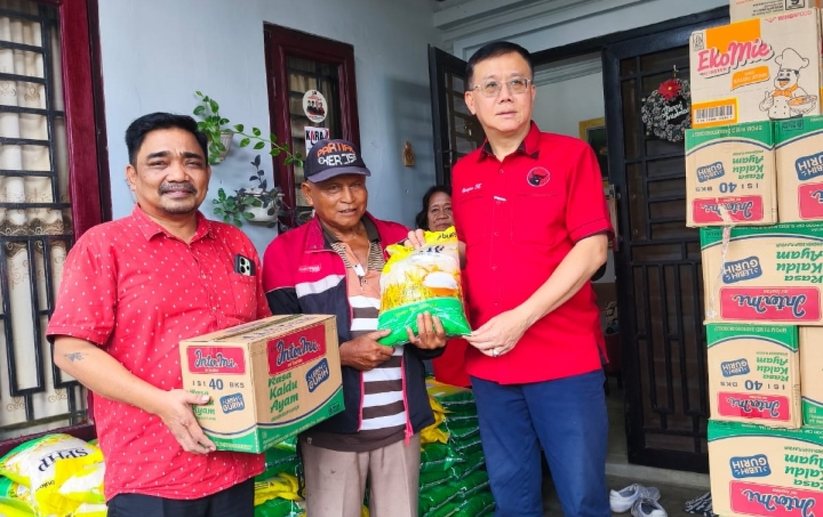 Hasyim SE Bersama Sahabat Sosialnya Salurkan Bantuan