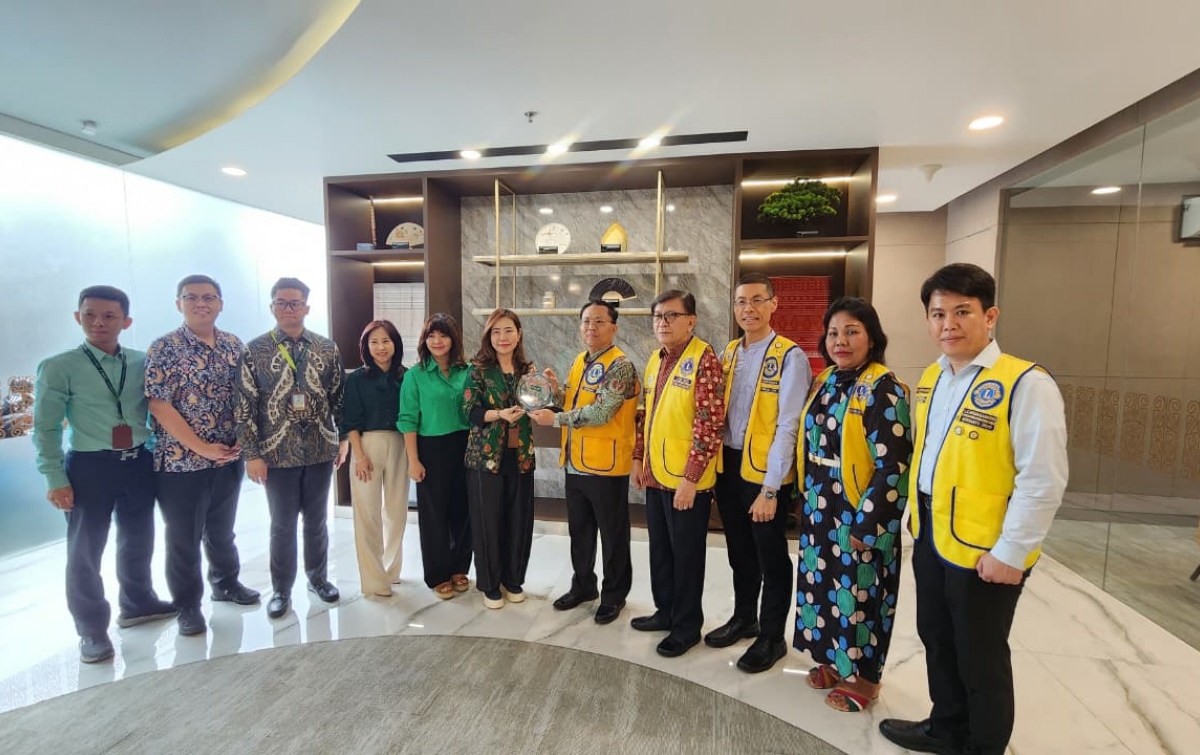 Bantu Korban Banjir Sumut, Lions Club Terima Donasi dari SMBC Indonesia