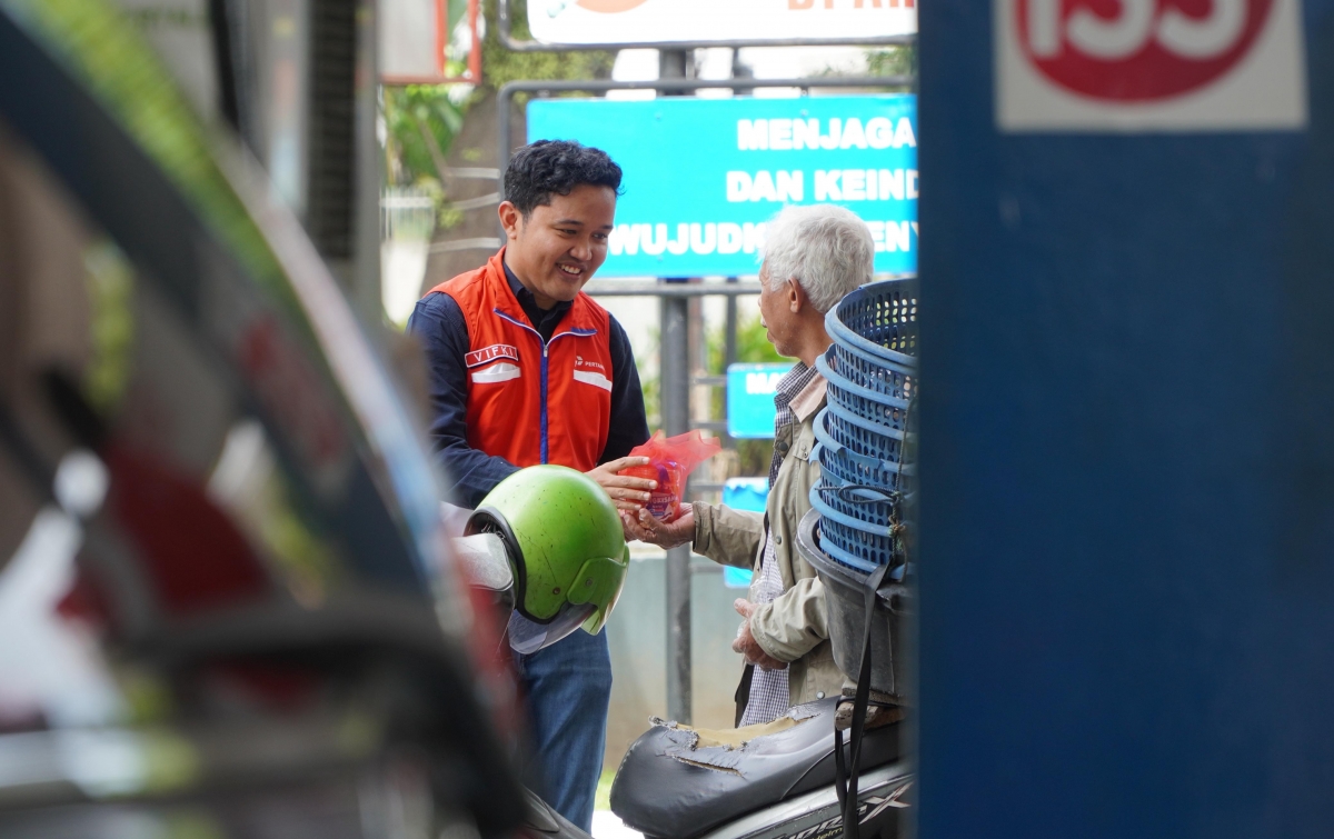 Pertamina Patra Niaga Sumbagut Berbagi 2.500 Bingkisan Natal di 25 SPBU