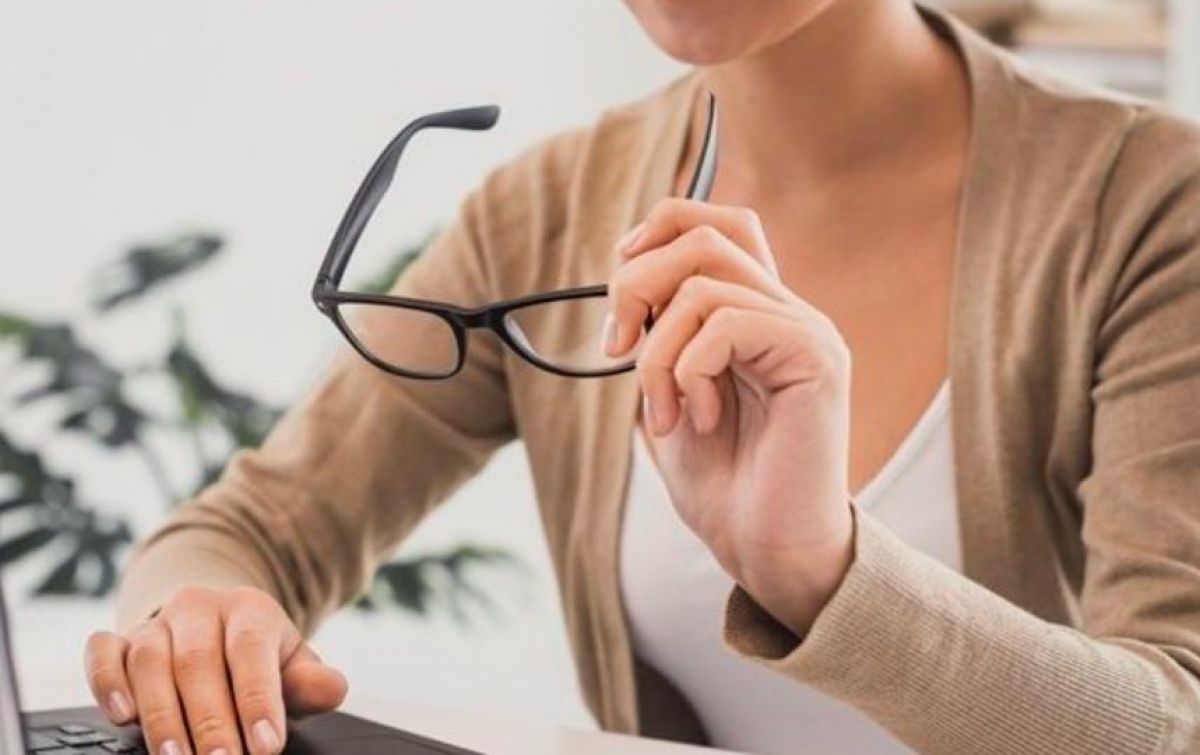 Illustro Identity Indoor: Lensa Progressive Digital untuk Kenyamanan Modern