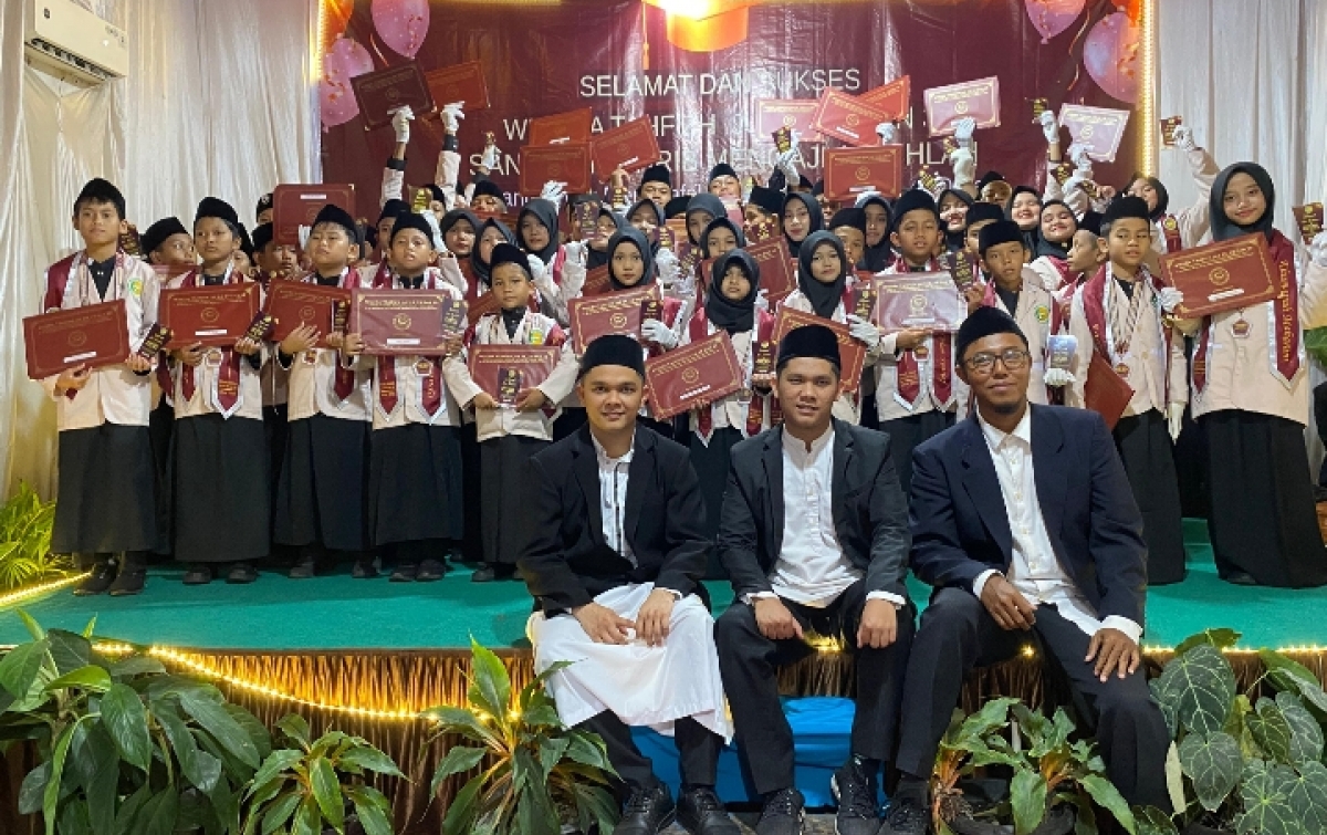 Wisuda Tahfizh Magrib Mengaji Masjid Al-Ishlah
