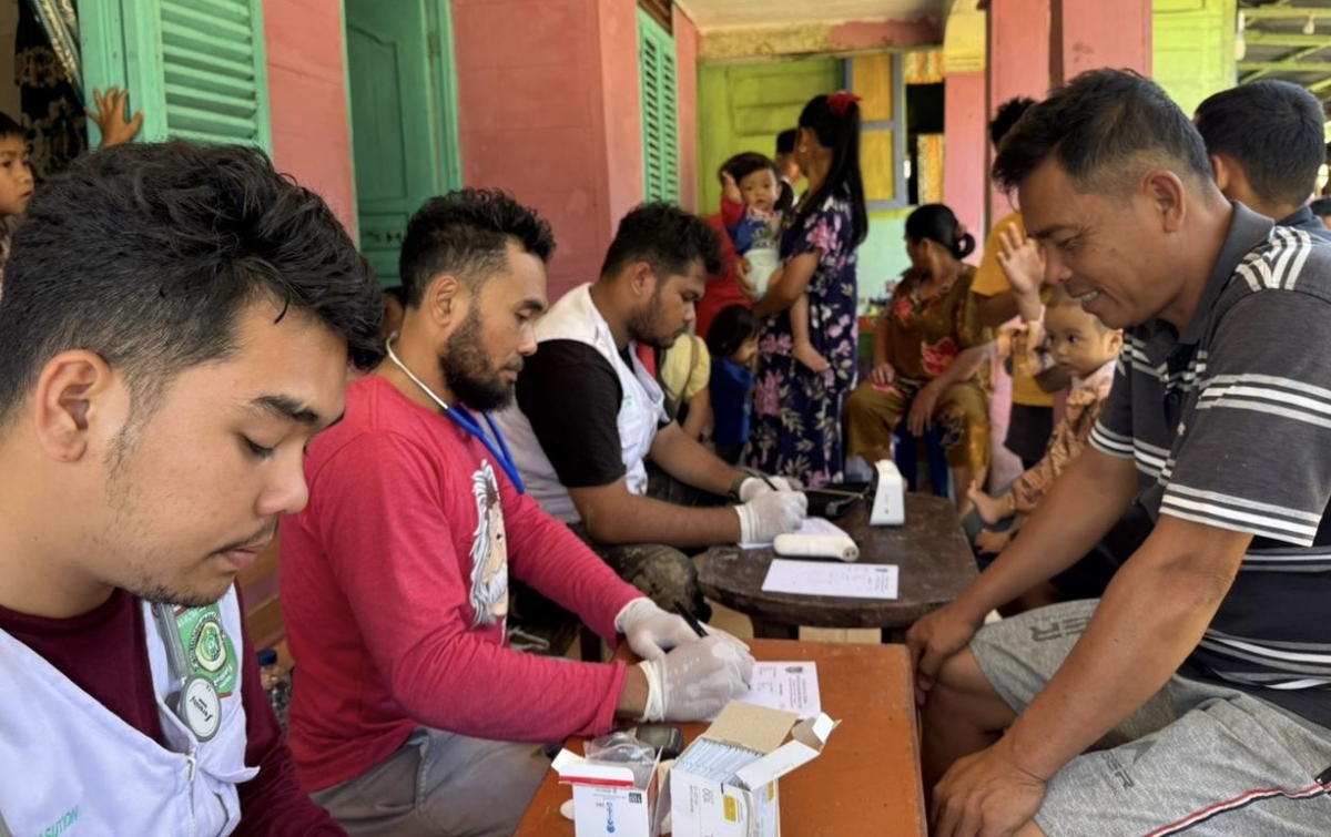 Tim Medis FK UISU Tembus 3 Desa Terisolir di Tapteng untuk Berikan Bantuan Kesehatan dan Gizi