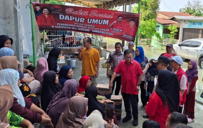 Tinjau Dapur Umum di 5 Titik, Sofyan Tan Turun Langsung Masak 2 Jam Nonstop