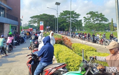 Antrean Panjang ‘Mengular’ di SPBU Jalan Sultan Serdang