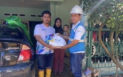 Terkoneksi dengan Hati, PLN Icon Plus Sigap Salurkan Bantuan Banjir Bandang di 4 Kota Sumatra-Aceh