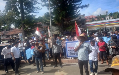 Minta Tambang Pasir Ditutup, Masyarakat Desa Siraja Hutagalung dan Pancurnapitu Aksi ke Kantor DPRD Taput