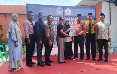 Menghidupkan Kembali Imajinasi, Sekolah Chandra Kumala Sumbang 1.000 Buku untuk YP Budi Agung