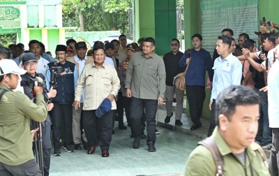 Tinjau Lokasi Pengungsian Langkat, Prabowo Pastikan Terus Pantau Pemulihan Bencana di Sumut