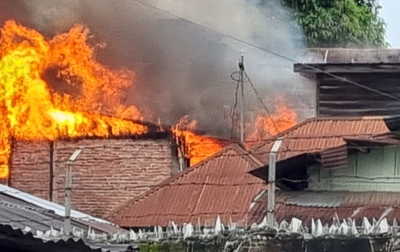 Diduga Akibat Korsleting Listrik, Kebakaran Hanguskan Tujuh Rumah di Padangsidimpuan