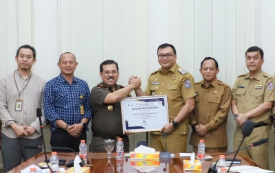 Bupati Deli Serdang Terima Penghargaan dari KPP Pratama Lubuk Pakam, Capaian Pajak Level Terbaik Nasional