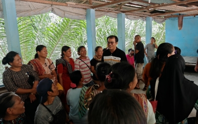 Warga Tempuh Berjam-jam Demi Bantuan, Penrad Siagian Kecam Lambannya Penanganan Bencana di Sumut