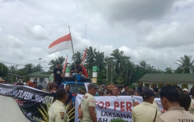 Ratusan Warga Jaya Sentosa Unjuk Rasa di PT Milano