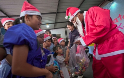 Berbagi Kasih Natal bagi Anak-Anak dari Komunitas Rentan