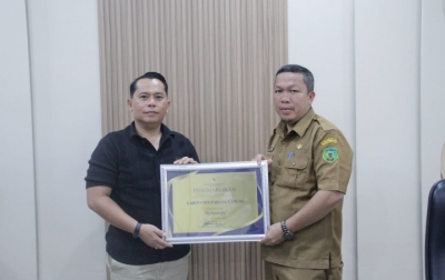 Pemkab Palas Terima Penghargaan KIP Award