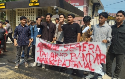 Massa Mahasiswa Desak Kapolrestabes Selidiki Peredaran Narkoba Di Kawasan Jermal
