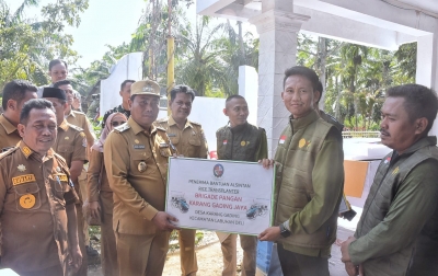 Lindungi Padi Dari Serangan Hama, Pemkab Deli Serdang Manfaatkan Drone Lakukan Penyemprotan