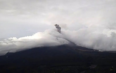 Gunung Semeru Kembali Erupsi, Tinggi Letusan 900 Meter