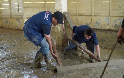 Relawan BUMN Peduli Telkom Indonesia di Subulussalam Dukung Pemulihan Sosial dan Akses Air Bersih