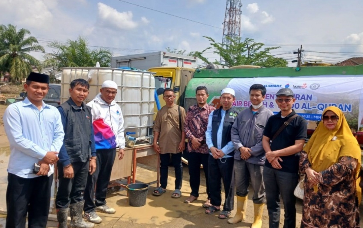 Karyawan XLSMART Kolaborasi Rumah Tahfiz Muslimin Salurkan 8.000 Liter Air Bersih dan 1.000 Al-Qur’an di Aceh Tamiang