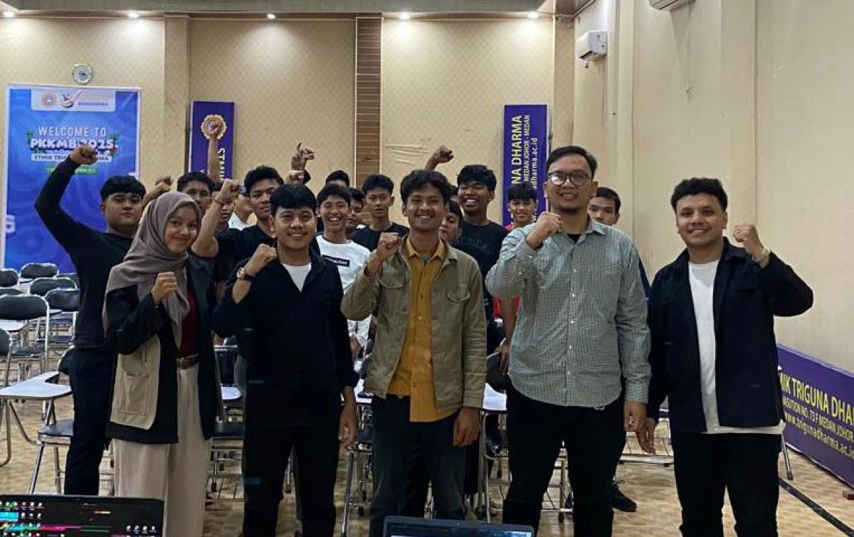 Dosen Universitas Satya Terra Bhinneka Latih Mahasiswa Manfaatkan AI untuk Penyusunan Portofolio