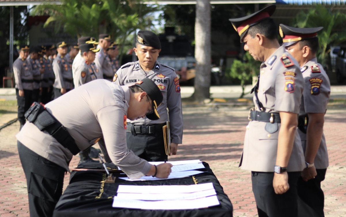 Kapolres Langkat Pimpin Upacara Sertijab Kabab, Kasat dan Kapolsek