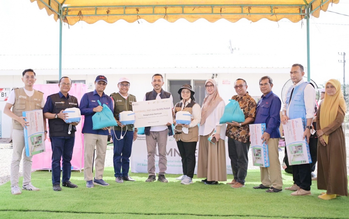 Danantara, FHCI, dan Alumni FE USU Berikan 600 Paket Logistik kepada Penghuni Huntara Aceh