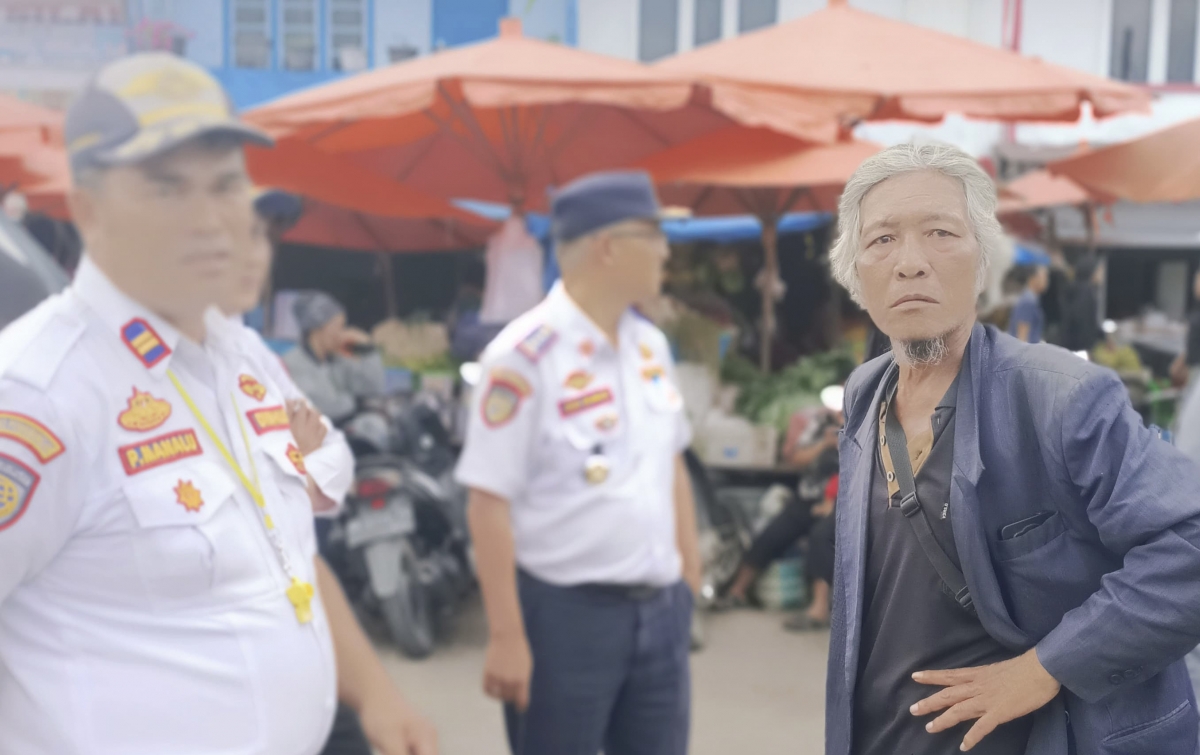 Dishub Taput Tertibkan Pedagang di Terminal Siborongborong
