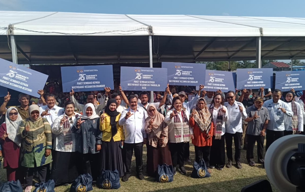 Kemenimipas Salurkan 10.000 Paket Sembako untuk Warga Terdampak Bencana di Langkat