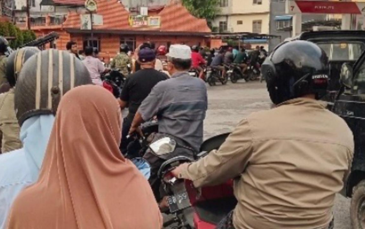 Antrean BBM Mengular, Isu Hoaks Jembatan Putus Picu Panic Buying