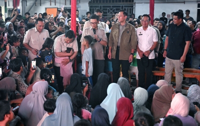 Kolaborasi Apik Prabowo dan Gubsu Bobby Hibur Pengungsi Saat Tahun Baru