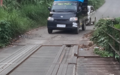 Warga Kampung Pajak Keluhkan Rusaknya Jembatan Payung, Akses Perekonomian Terputus