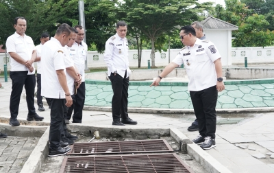 Tinjau Masjid Agung, Bupati Putra Mahkota Temukan Berbagai Kerusakan
