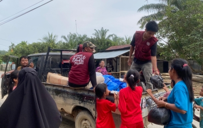 Laznas AQL Peduli Salurkan Bantuan Sandang ke Dusun Terpencil di Aceh Tamiang Pascabanjir