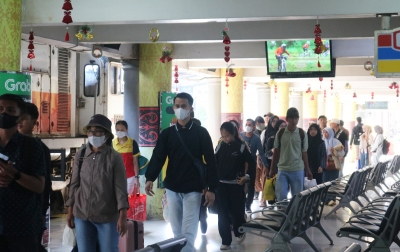 Hari Terakhir Libur Panjang Isra Miraj, Ribuan Penumpang Kereta Api Padati Stasiun di Sumut