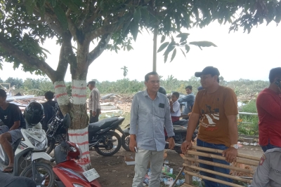 Hasan Basri Pasaribu Beri Bantuan Sembako ke Warga