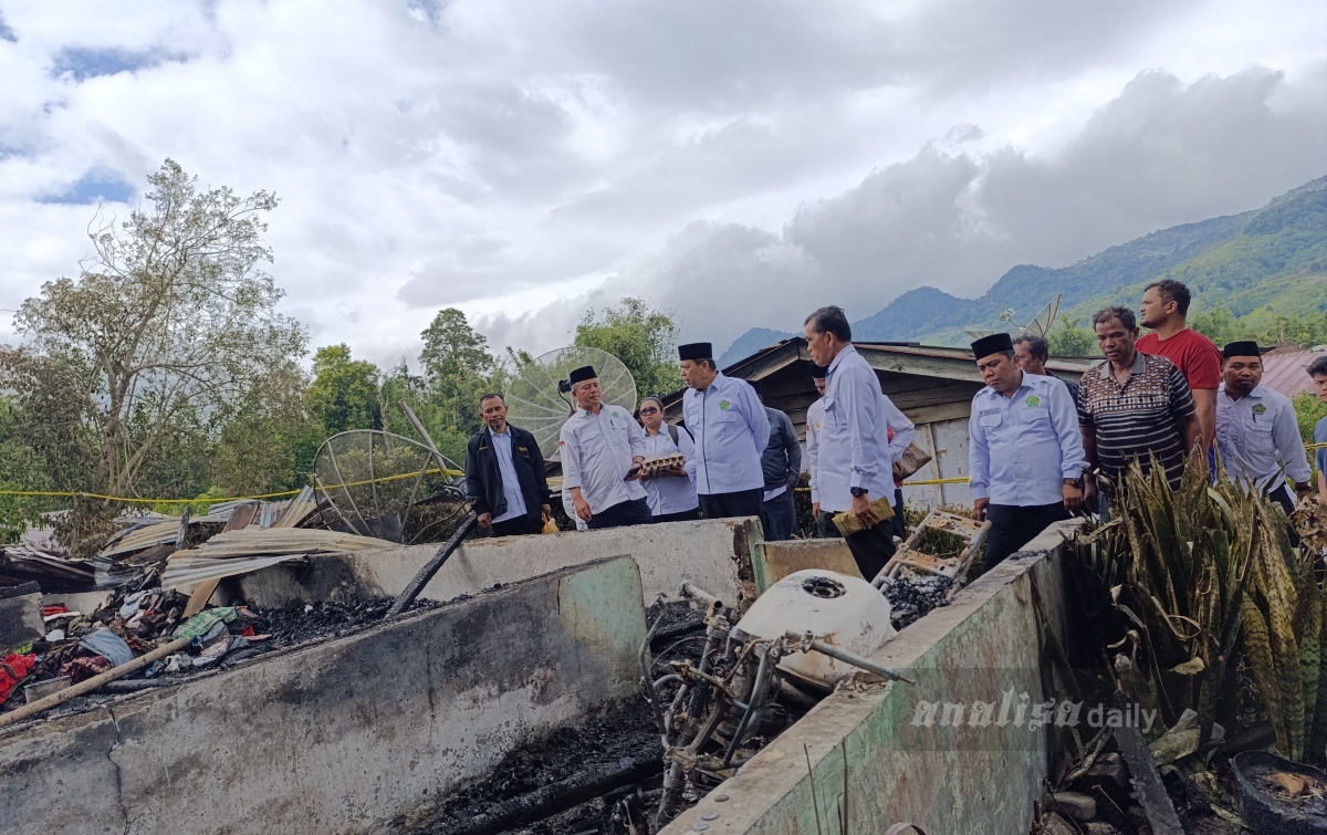 Duka di Desa Penampen: Rumah Dai Baitul Makmur Ludes Terbakar, Hanya Baju di Badan yang Tersisa