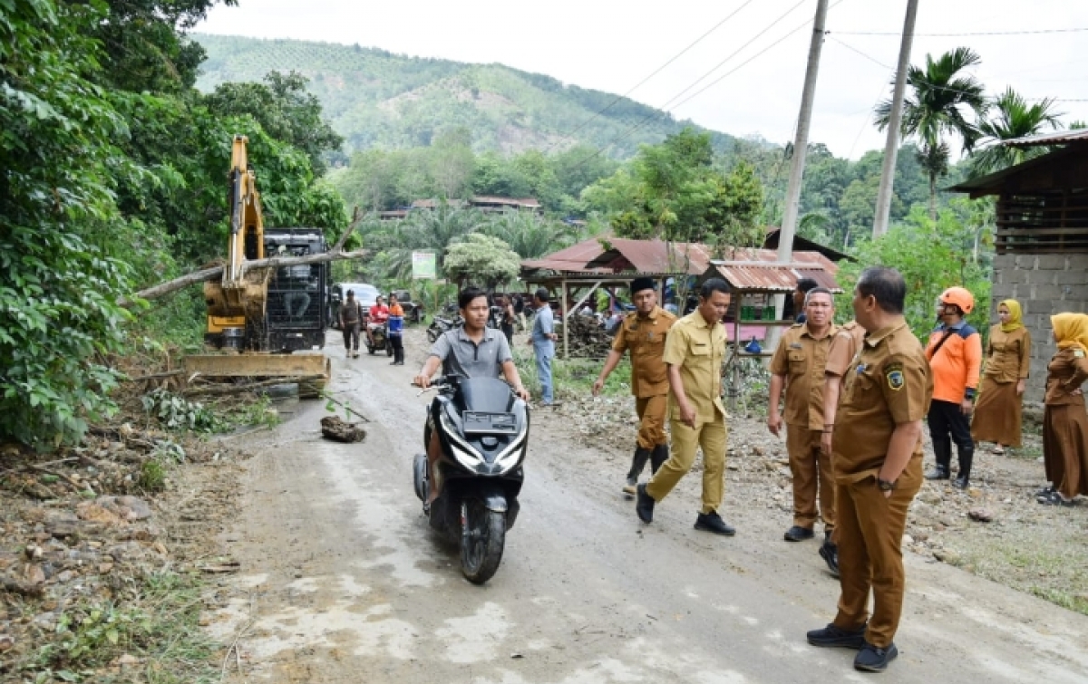 Longsor Jalinsum Via Sosopan Sudah Bisa Dilalui
