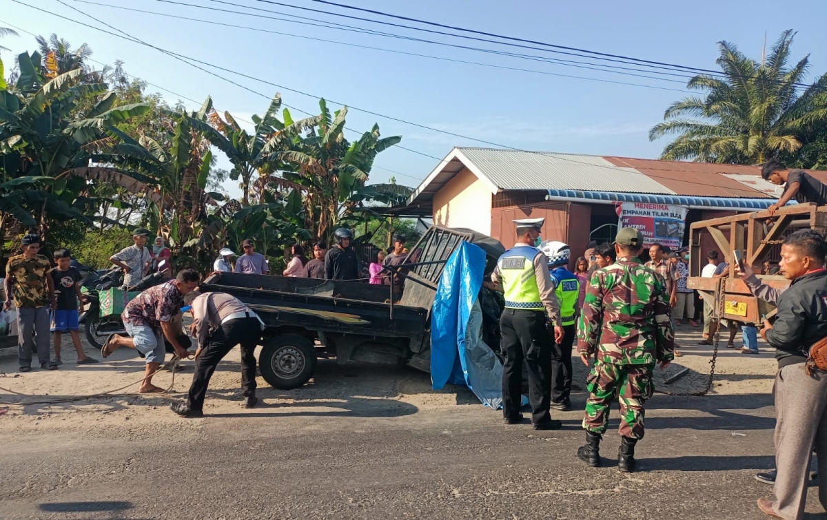 Laka Maut di Jalinsum Sei Buluh: Pick Up Oleng Tabrak Tronton, Warga Medan Tewas Terjepit