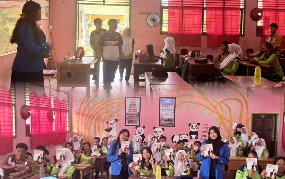 Mahasiswa FKIP UIR Tanam Mimpi Kuliah di SMAN 1 Dayun