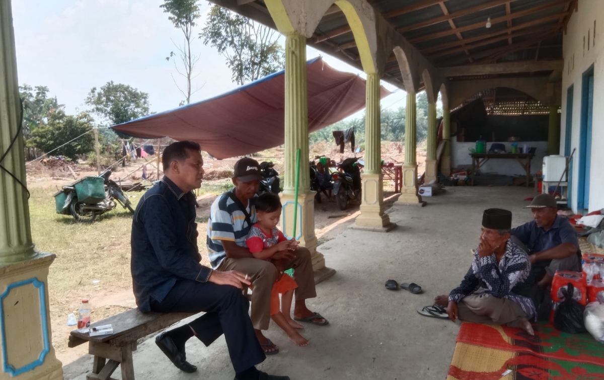 Sambut Ramadan, Anggota DPRD Labura Hasan Basri Pasaribu Berbagi dengan Warga