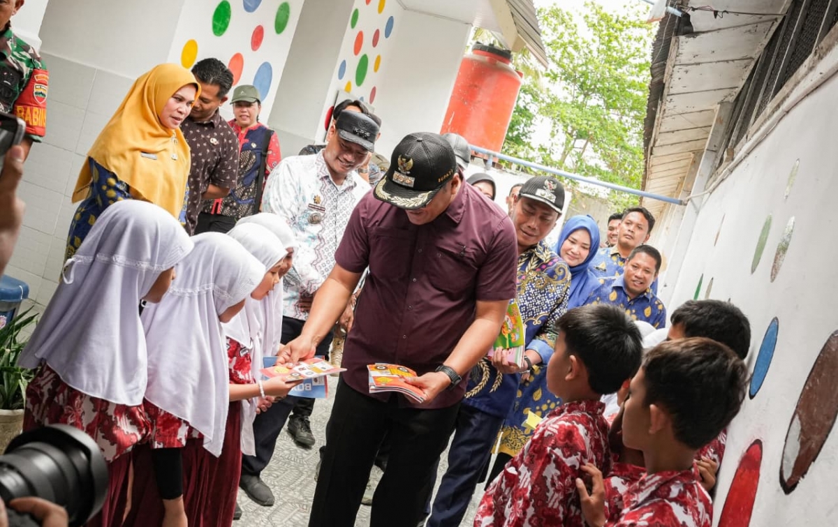 Bupati dan Wabup Deli Serdang Resmikan Toilet SDN 101742 Hamparan Perak