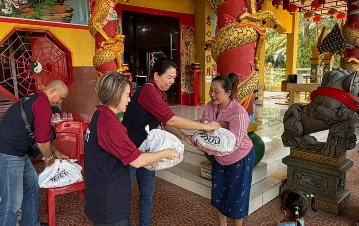 Electronic City Indonesia melalui Artha Graha Peduli Gelar Baksos dan Pengobatan Gratis di Berbagai Vihara