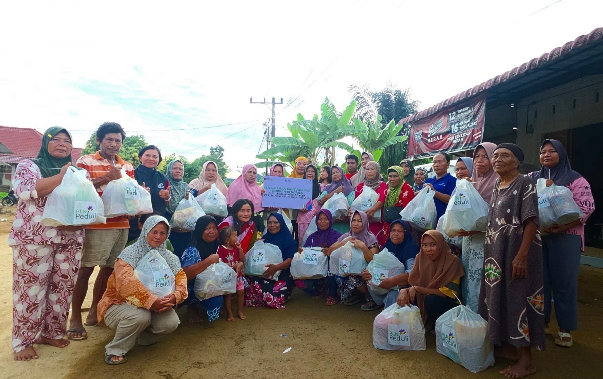 Awal Ramadan: PLN UID Sumut dan YBM Salurkan Bantuan Pangan untuk Korban Banjir Tapteng