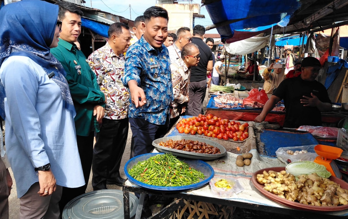 Stok Kebutuhan Pokok Selama Ramadan Aman