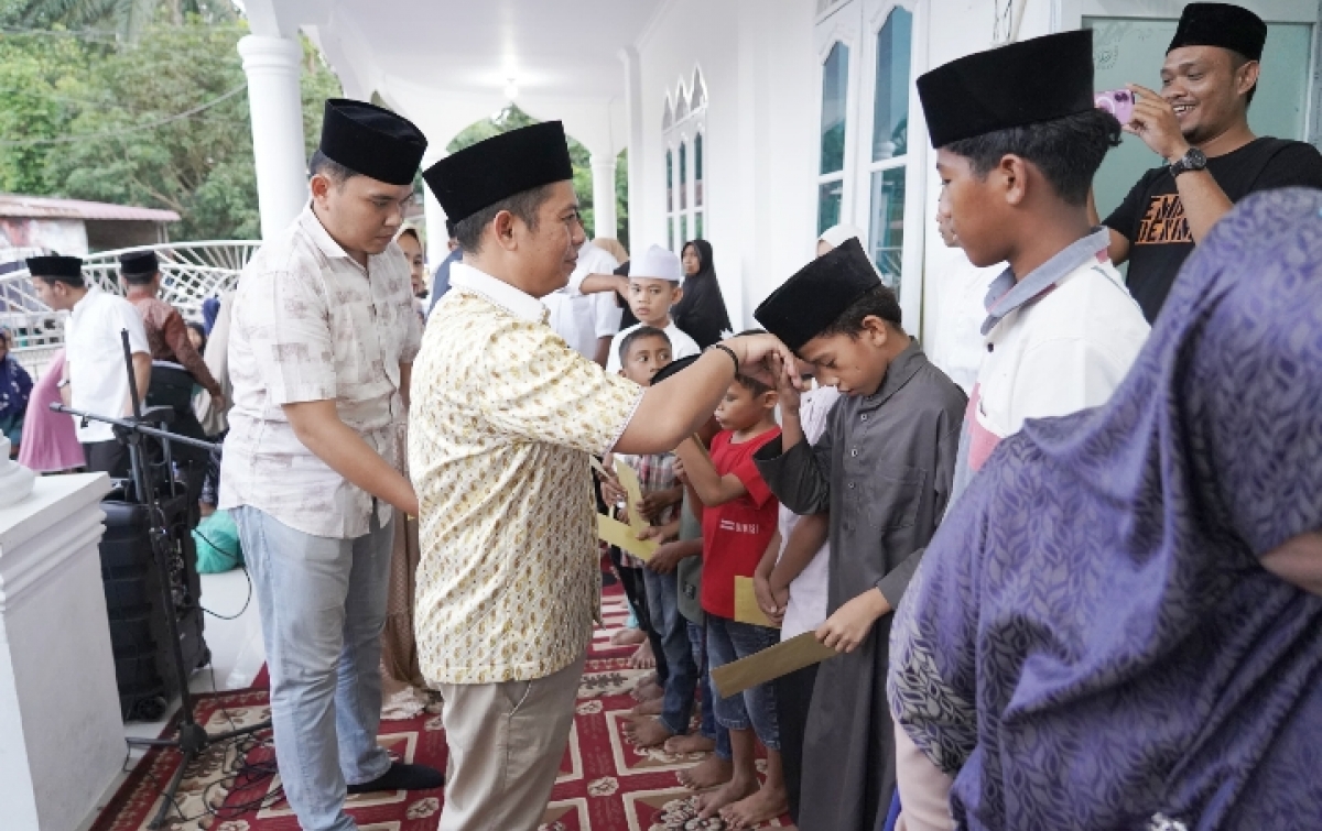 Safari Ramadan di Desa Hutaraja Lama, Bupati :  Pemkab Palas Komit Bangkitkan Ekonomi Warga